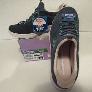 NEW WOMENS SIZE 6 SKETCHERS SLIP-IN SNEAKERS (VEGAN)